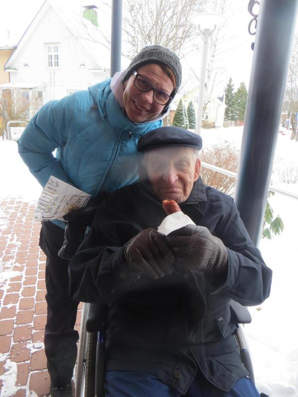 Ilolansalon ystävästä muistihoitajaksi