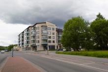 Ilolansalon rakennus kadun varressa